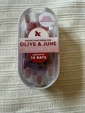 New Olive & June Minimalist Instant Mani Press-Ons - Taupe Jelly Chrome
